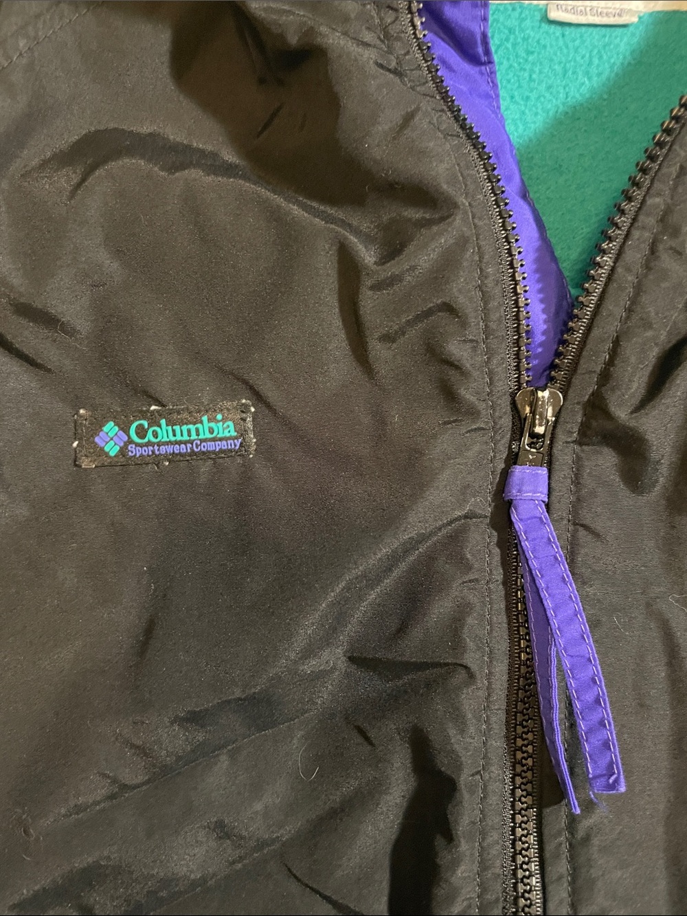 Vintage Columbia Jacket with Teal Fleece Lining and Purple Accents - Picture 3 of 7